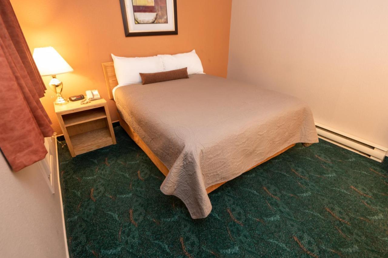 Keystone Motor Inn Brandon Exteriör bild