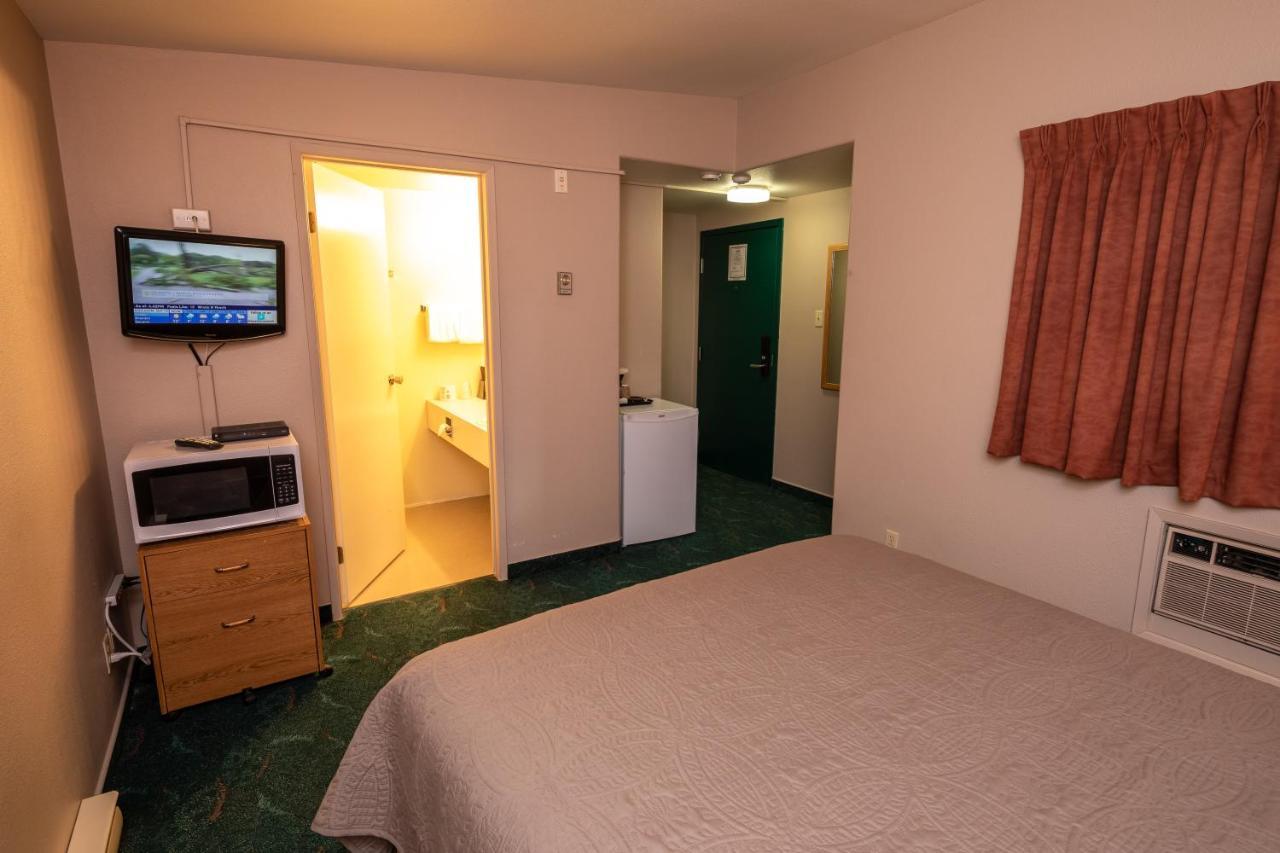 Keystone Motor Inn Brandon Exteriör bild